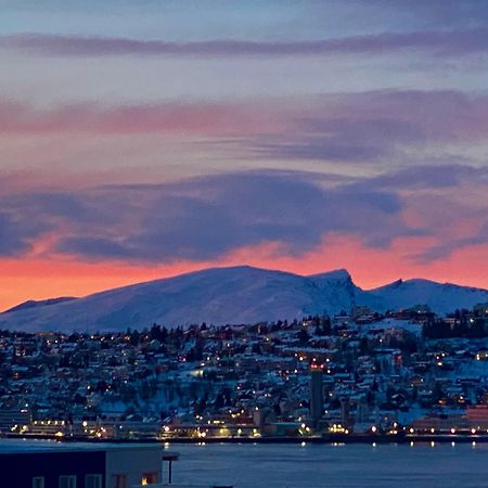 Polar Cozy Apartment - With View And Free Parking Tromsø Buitenkant foto