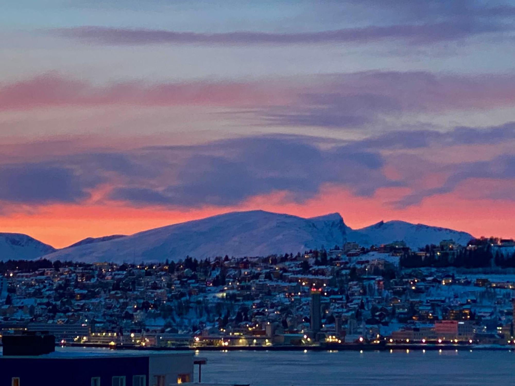 Polar Cozy Apartment - With View And Free Parking Tromsø Buitenkant foto