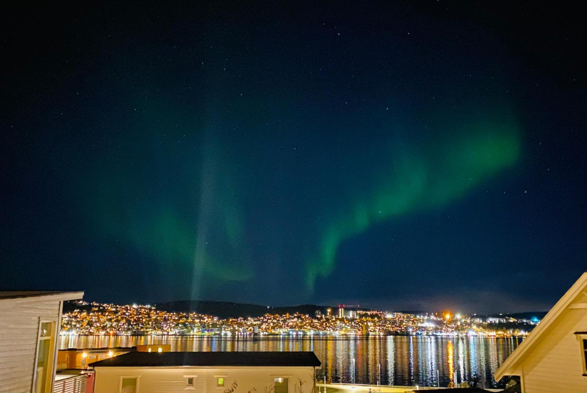 Polar Cozy Apartment - With View And Free Parking Tromsø Buitenkant foto